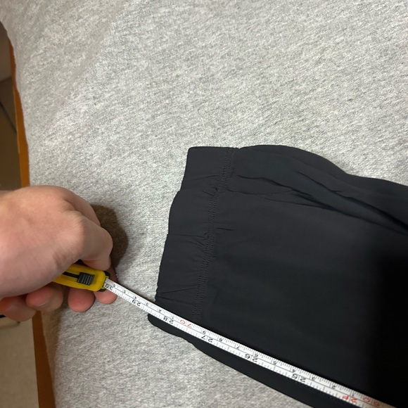 GYMSHARK MENS JOGGERS SIZE L - Picture 4 of 5